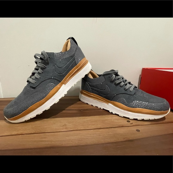 nikelab air safari royal